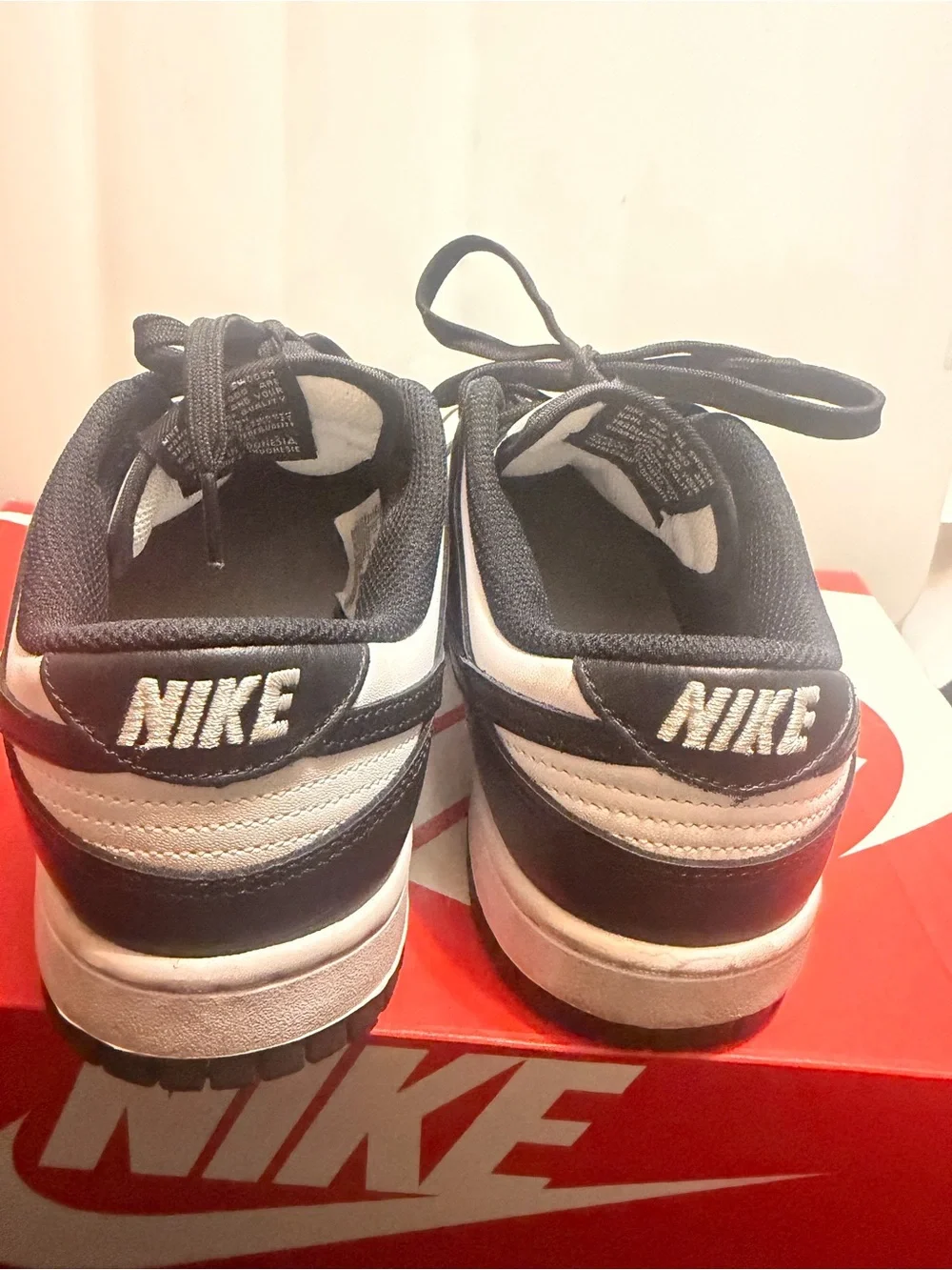 Nike woman Black and White Low-Top Sneakers with Swoosh